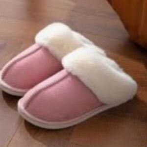 Cozy Pink Slippers with White Fur Trim Size 8
